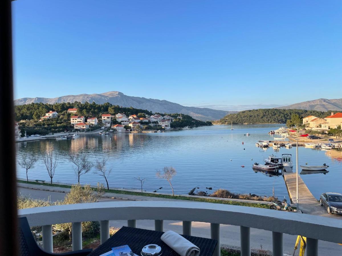 Apartments Ana By The Sea Lumbarda Esterno foto