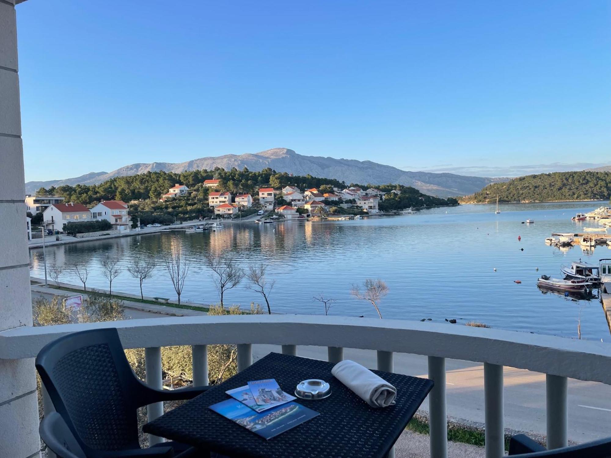 Apartments Ana By The Sea Lumbarda Esterno foto