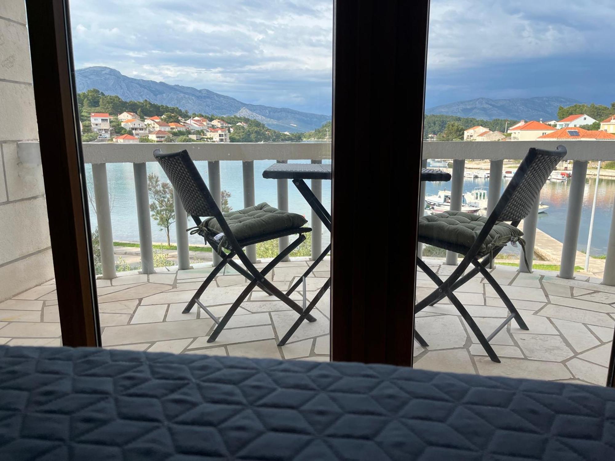 Apartments Ana By The Sea Lumbarda Esterno foto